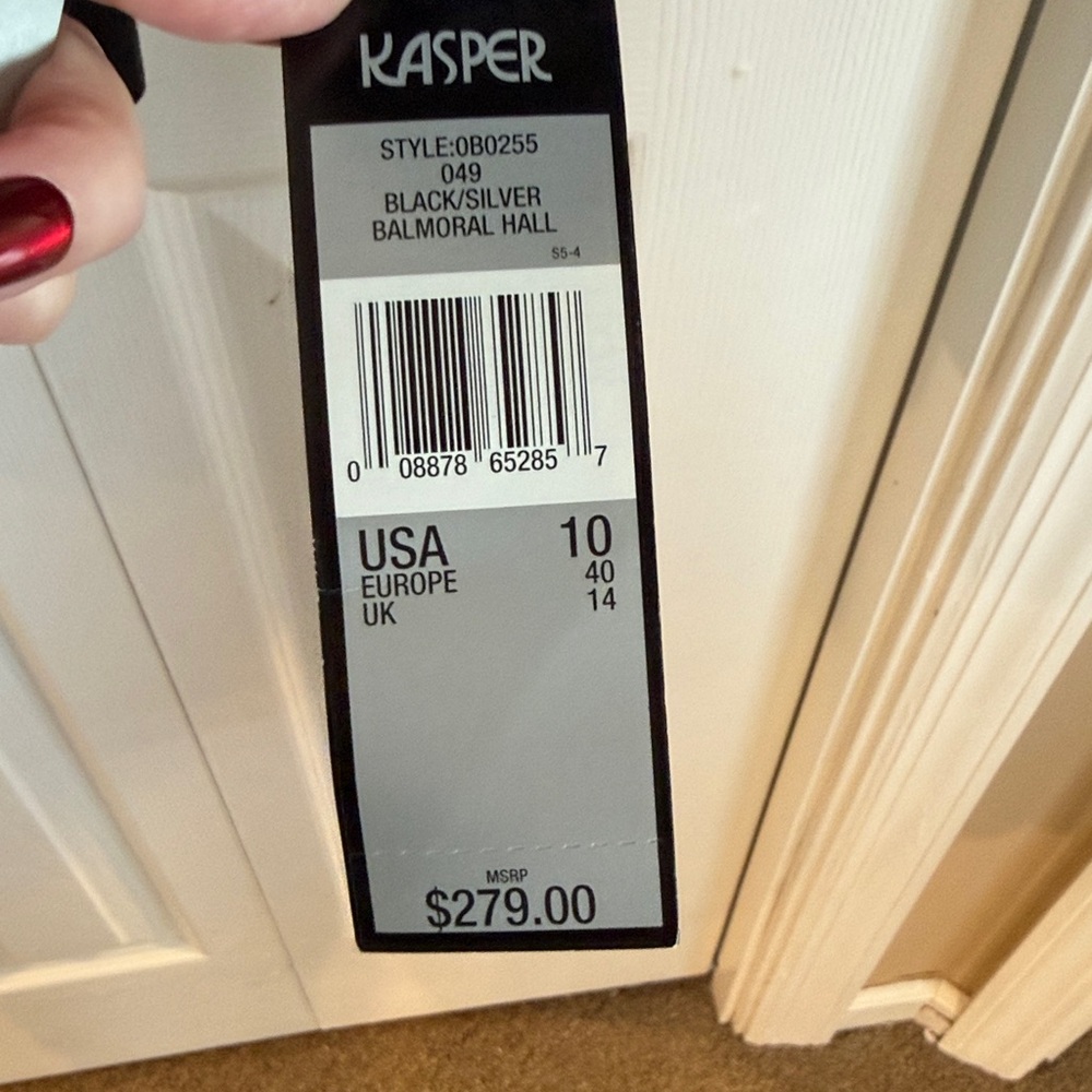 Kasper ASK Wool Black Suit size 10 VTG. NWT. Includes detachable fur collar. - Picture 5 of 11